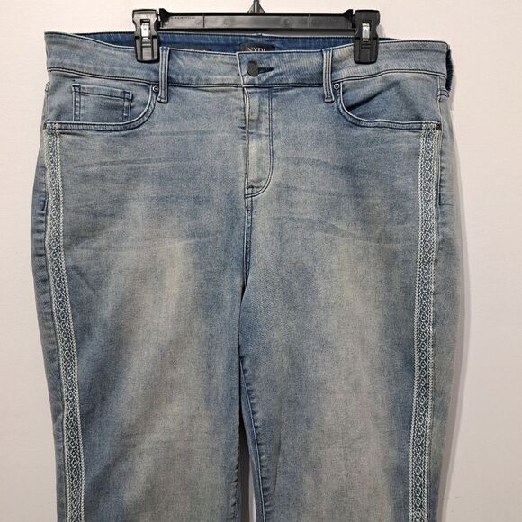 NYDJ Marilyn Straight Woven Side Trim Liftxtuck Technology Light Wash Blue Sz 18 - Picture 12 of 15